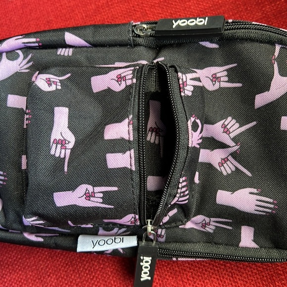 Yoobi Backpack Pencil Case ASL
Hands Sign Language Brushes
Cosmetics Etc. - Picture 4 of 4